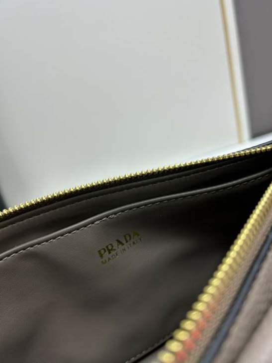 Picture of Prada Handbags _SKUfw183845157fw